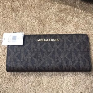 Michael Kors Jet Set Travel Wallet